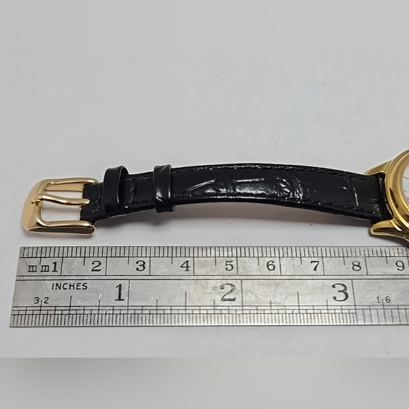 Womens Timex Classics Gold Tone Black Leather Strap Watch TW2R86100 New Battery - Picture 8 of 11